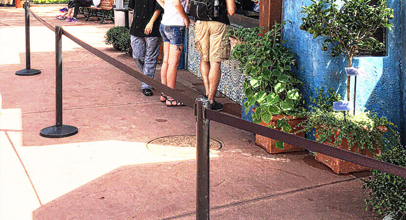 retractable belt stanchion used in a crowd