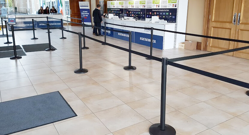 retractable belt stanchion used in a bank