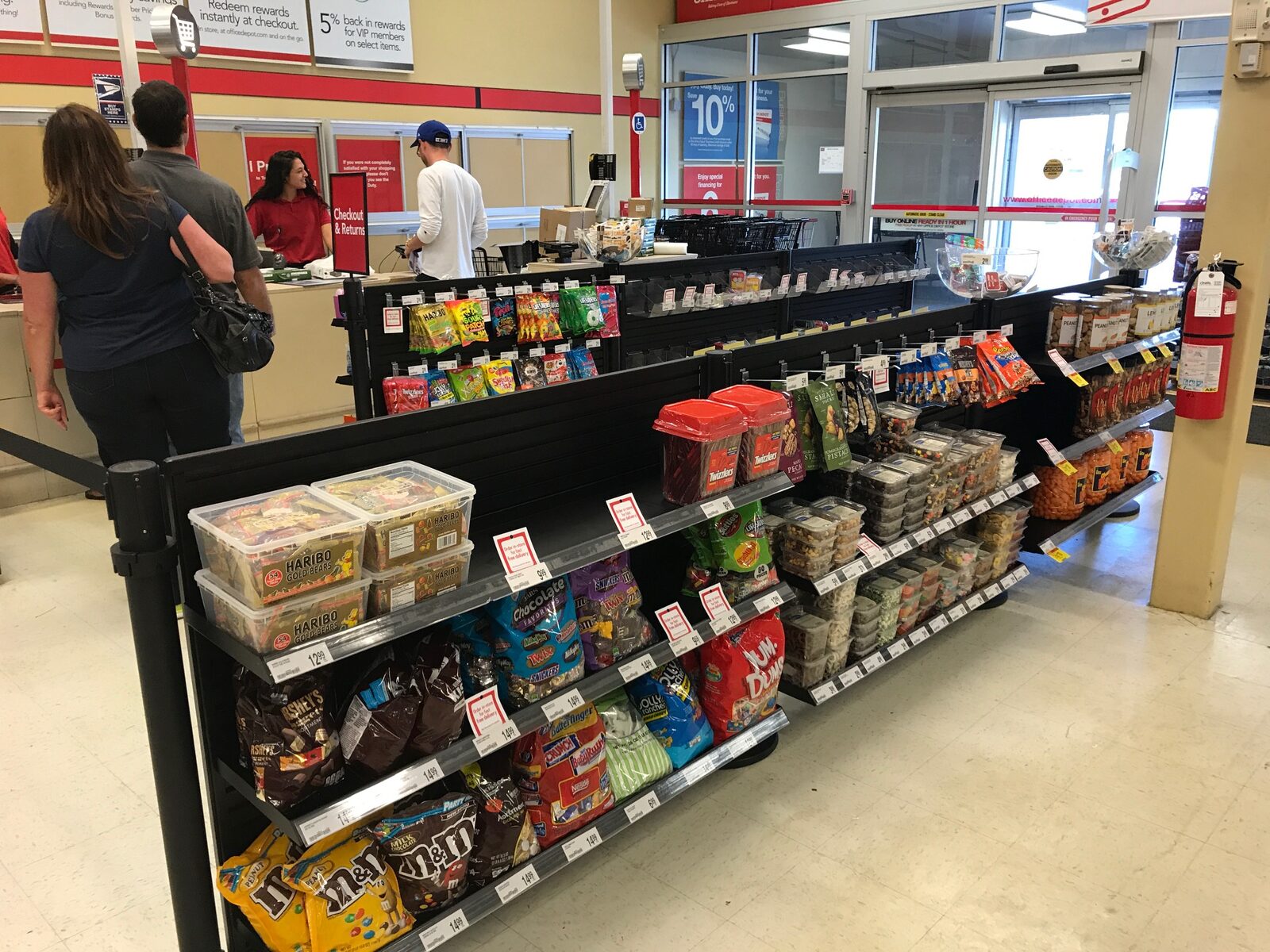 Impulse Merchandising Projects — in-queue retail displays