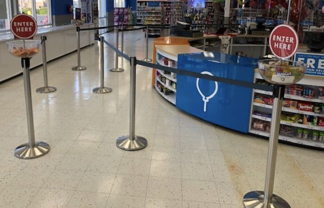 Round impulse merchandise bowl mounted on stanchion post